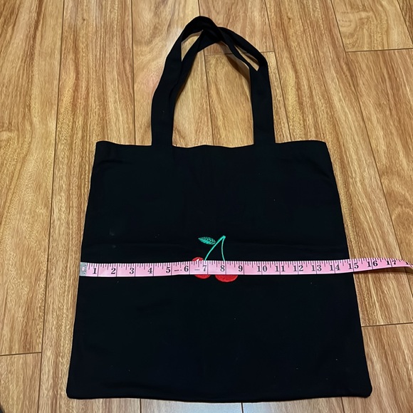 Embroidered cherry canvas tote bag - Picture 4 of 5